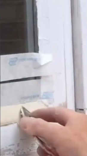 How to repair traditional putty glazed windows #diy #shorts #paintingdiy #glass #windowrepair