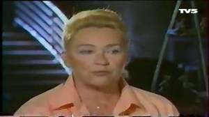 (partie 1)Dorothée Gilbert à l'école de danse de l'Opéra. Nous sommes en 2000 et Dorothée Gilbert est alors en 1ère division. Après le reportage au sein de l'école, Mireille Dumas l'interview ainsi que son papa, Claude Bessy et une ancienne élève de l'école. Partie 2 disponible plus haut :-) Vidéo en qualité VHS donc avec quelques défauts. | Les étoiles de l'Opéra de Paris