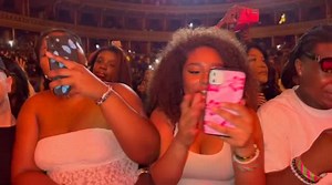 AfricanBoy @juma_jux is setting the stage on 🔥🔥🔥 in London 🇬🇧. #GodDesign ❤️ is a global hit! | Jux Newz