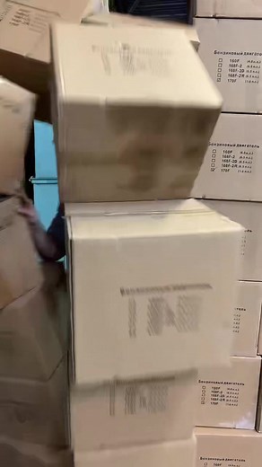 Understanding Newton's Laws Through Stacked Boxes