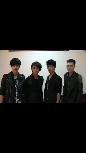 那一句大家好我們是spexial 真的直接回憶殺😢希望下次還有這樣的合體#spexial #林子閎 #羅宏正 #易柏辰 #許明杰 #龍兄虎弟 #特使 #紅豆 #抖音爸爸給我流量