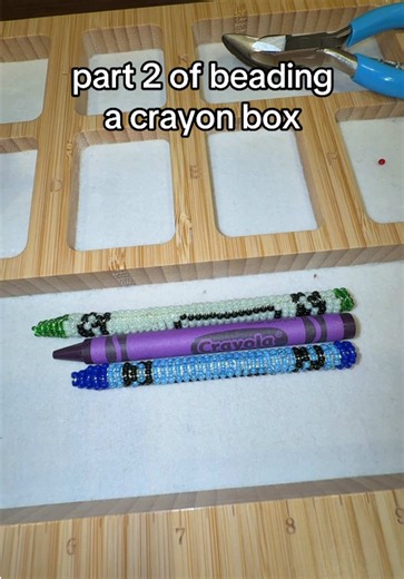 beaded crayon box tutorial: making seed bead crayons