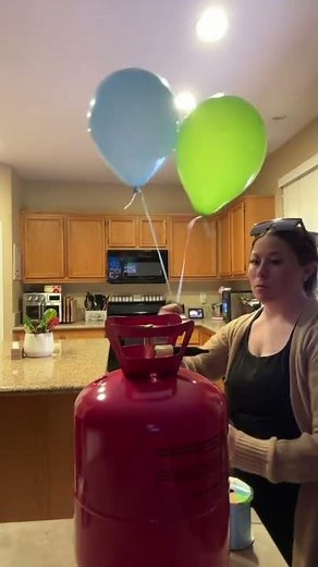 How to use helium tank for balloon #heliumballoons #heliumtanks