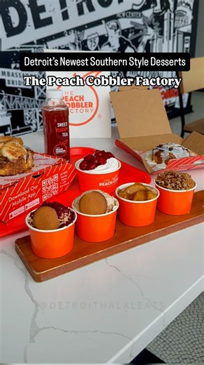 Peach Cobbler Factory | 📍Detroit, MI Just found the newest dessert spot in downtown detroit @cobblerboyz313 and you have to try it! Their menu is a sweet lover’s dream, featuring cobblers, banana puddings, cinnamon rolls, shakes, and cheesecakes, all prepared with love and care. I loved their Dessert Flight, allowing you to mix and match 4 different cobblers and banana puddings with over 24 topping flavors. It’s a customizable delight that lets you sample a bit of everything. Whether you’re cra