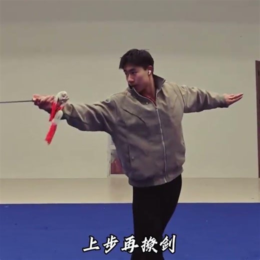 Practicing swordsmanship is great.#The sword#Beginner