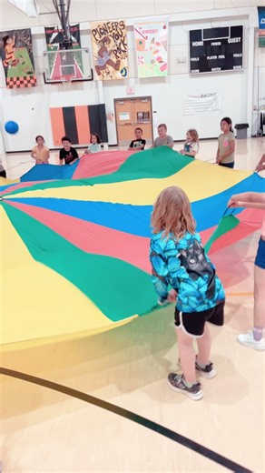 🪂How many remember playing with the parachute when you were in elementary school❓. #batesvillepioneers #pioneernation #westisbest #physicaleducationclass | West Elementary School