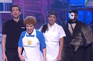 SNL takes aim at de Blasio in musical skit skewering LaGuardia Airport