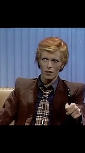 David Bowie Interview on Dick Cavett 1974. Bowie talks about the creation of the Diamond Dogs cover... Always fun. David Bowie Interview David Bowie Diamond Dogs Bowie Diamond Dogs #davidbowie | Bowie records