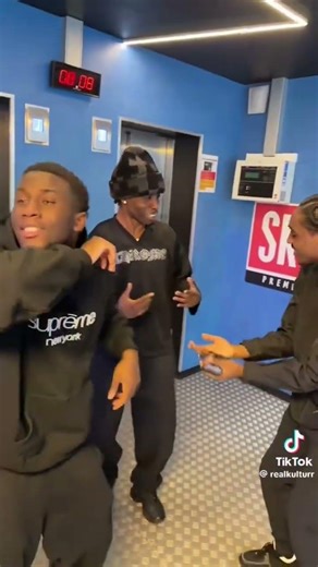 Meli-Melo disponible #kultur #l2b #d2 #r2 #newmusic