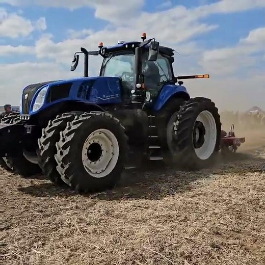 New Holland T8.380 Genesis Pulling Agri Afrika Ripper at Val Boeredag!