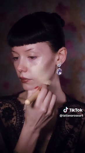 Stage Makeup Tips: Colors and Placement Techniques