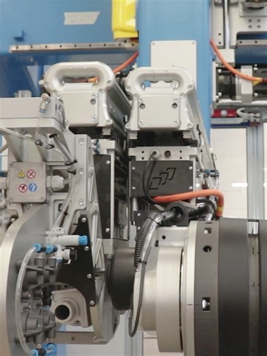 This is one of our biggest side entry cartesian robot. Meet the SM3-D in the testing department