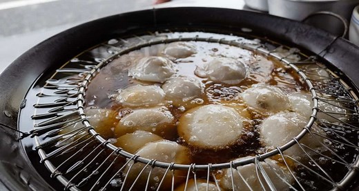 Why does oil foam when frying? - Frying Pro