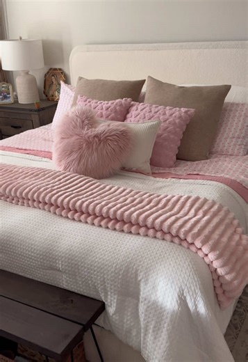Valentine's Themed Bedroom Decor Ideas