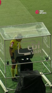 PI-KA-CHU!⚡ O primeiro gol do Fortaleza no Brasileirão foi marcado por meio de uma penalidade. A equipe teve outra chance de ampliar, também nos pênaltis, mas a bola bateu na trave. | TNT Sports Brasil