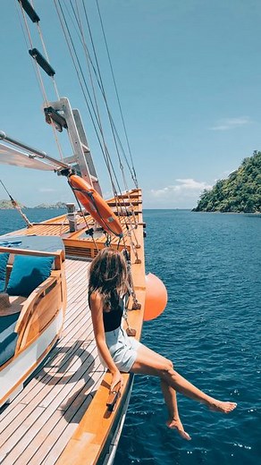 Samara Liveaboard on Instagram: "Sailing with Samara II, your second home at sea ⛵️ A stunning and luxurious yacht for you and your beloved ones 💙 #komodo #liveaboardkomodo #labuanbajo #sailing #sailingkomodo #komodoisland #wonderfulplace #wonderful_places #amazingplaces #instagood #beautifuldestinations #bestvacations #travelgram #travel #travelcouple #yacht #yachtlife #summerday #exploreeverything #livefolk #letsgosomewhere #coupletravelgoals #travelbucketlist #tropicalisland"