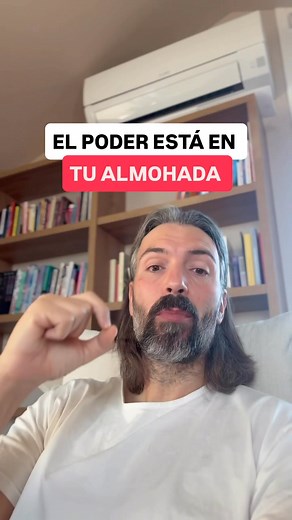 10M views · 278K reactions | EL PODER ESTÁ EN TU ALMOHADA #afirmaciones #decretosyafirmaciones #decretos #manifestation #manifestations #leydeatraccion #lavozdetualma | Lain Garcia Calvo | Facebook