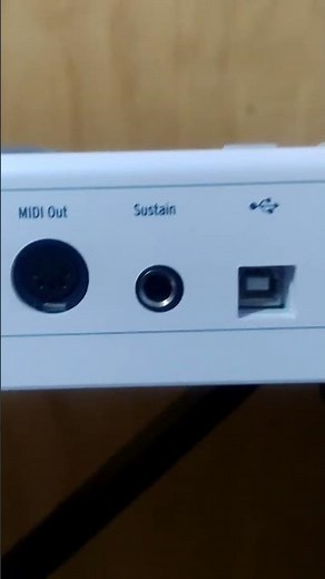 Keylab Essential 61 Connectivity