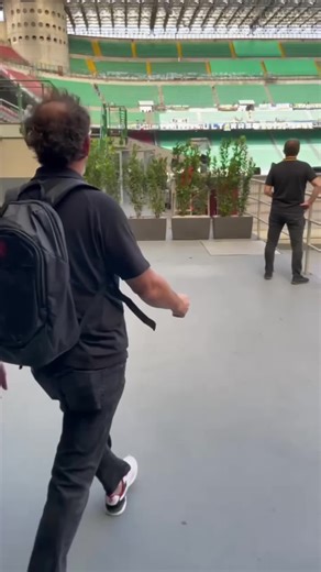 525K views · 8.1K reactions | #DERBYDIMILANO VI PORTO CON ME DIETRO LE QUINTE ❤️ … #AcMilan #SanSiro #SerieA #Rossoneri #WeAreAcMilan #MilanIsForever #MilanInter #SempreMilan | Germano Lanzoni | Facebook