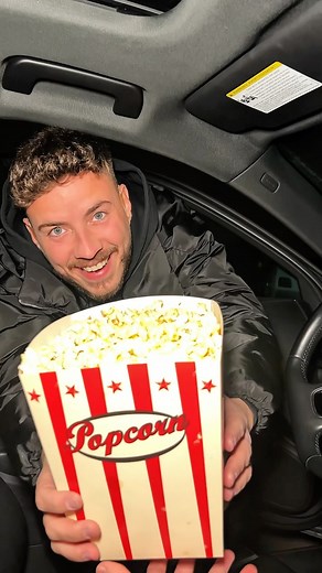 Tassilo Sieben on Instagram: "Kino unter freiem Himmel! Das DRIVE IN Autokino Essen @autokino.essen bietet dir seit 1968 unvergessliche Filmnächte! Riesenleinwand, 4K-Qualität, Retro-Snackbar und echtes Autokino-Feeling. Perfekt für Dates, Freunde und Familie! 📍DRIVE IN Autokino Essen Sulterkamp 70 45356 Essen #AutokinoEssen #DriveInEssen #OpenAirKino #KinounterSternen #AutokinoLiebe #Filmabend #DateNight #Kinoerlebnis #EssenNRW #RetroVibes"