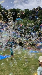 5.8K views · 181 reactions | Milhares de bolhas de sabão sendo...