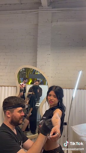 thank u @Ephemeral Tattoo for hosting a vip event for my fans 🤍 we got real young forever tattoos that will disappear in about 9-15 months