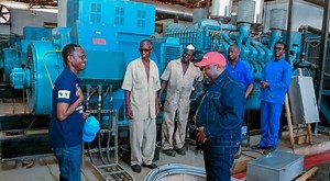 733K views · 39K reactions | #Burundi Umukuru w'igihugu Evariste Ndayishimiye yagendeye ahari ama machines (centrale thermique) ya #REGIDESO ashobora gutanga umuyagankuba ungana na MegaWatts 5,5 rugiye gusubira gukora inyuma y'igihe kitari gito zidakora. Prezida Ndayishimiye yasavye ko hoba amatohoza ku bari barahagaritse izo mashine bakaja gukota izindi mw'ishirahamwe #Interpetrol ku mvo zitasiguritse. Video: REMA TV | Mashariki TV | Facebook