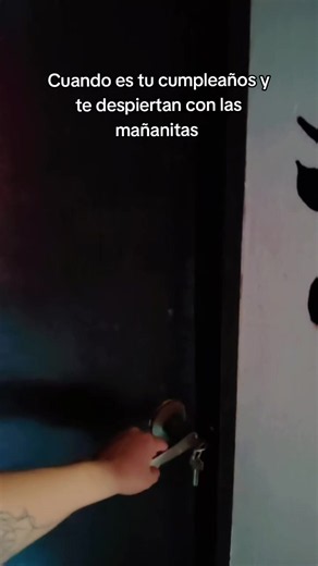 Cuando es tu cumpleaños y te despiertan con las mañanita🤣 #humor #jonathan_oficial #jajaja