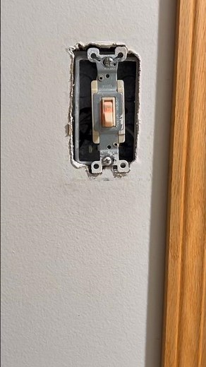 Replace a switch in one minute Leviton Decora Edge #electrician #leviton #interruptor #electricista