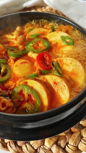 Sundubu Ramen - Korean Spicy Soft Tofu Ramen #koreanramen #ramennoodles #ramyunnoodles #sundubujigae #soonduburamen #sunduburamen #spicystew #easyrecipes #koreanfood #cookingathome #tofusoup #soupseason #weeknightdinner #noodlelovers #shinramyun #nongshimnoodle #tiktokcooking #nauancungtiktok #antoi