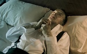 外星病毒入侵地球，感染后睡着就变异