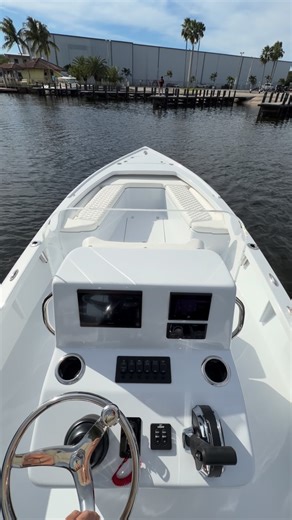 Who wants to see a full on BoatsOnly.com exclusive “Unique Boat” campaign in 2026? We may start focusing more of our content to our own social network, so we hope you all create a profile and join us! - Shown is a @stonerboatworks 20’ Abaco Skiff, offered by @palmerscovemarina. | Center Consoles Only