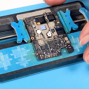 Xiaomi Mix2 no Wi-Fi & signal issue is a very common case after drop damage. To fix it, just simply re-soldering the radio frequency IC. Done and works. #Xiaomi #androidrepair #phonerepair #Motherboard #repair | REWA Tech