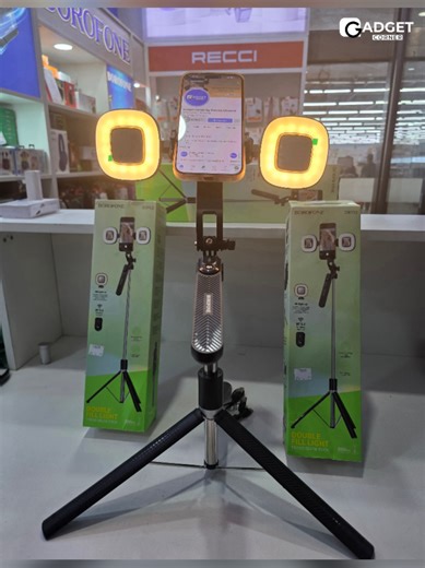 📸 Lighting လိုလည်းစိတ်ပူစရာမလို မီးဝိုင်းပါတဲ့ Selfie Stick/Tripod Titok မီးဝိုင်းလို အသုံးပြုလို့ရတဲ့အပြင် Tripod အနေနဲ့ပါရတဲ့ 𝐁𝐎𝐑𝐎𝐅𝐎𝐍𝐄 𝐃𝐁𝐘𝟎𝟐 𝐉𝐚𝐝𝐞 𝐃𝐨𝐮𝐛𝐥𝐞 𝐅𝐢𝐥𝐥 𝐋𝐢𝐠𝐡𝐭 𝐓𝐫𝐢𝐩𝐨𝐝… 𝐆𝐫𝐨𝐮𝐩 𝐏𝐡𝐨𝐭𝐨 လည်း အိုကေ၊ 𝐒𝐨𝐥𝐨 ရိုက်လည်း 𝐏𝐞𝐫𝐟𝐞𝐜𝐭 𝐋𝐢𝐯𝐞 လုပ်ရင်း၊ 𝐕𝐥𝐨𝐠 ရိုက်ရင်း အလင်းအမှောင်ကြောင့် စိတ်ပူနေရလား❓ ဒါဆိုရင်တော့ 𝐁𝐎𝐑𝐎𝐅𝐎𝐍𝐄 𝐃𝐁𝐘𝟎𝟐 လေးနဲ့ ပြဿနာအားလုံးကို ဖြေရှင်းလိုက်ပါ 💙 ✨ 𝐃𝐨𝐮𝐛𝐥𝐞 𝐅𝐢𝐥𝐥 𝐋𝐢𝐠𝐡𝐭 ပါဝင်လို့ အလင်းညီညာမှုကောင်းပ