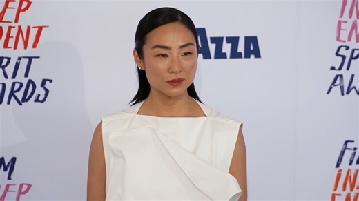 A Ascensão de Greta Lee: Mantendo-se Fiel, Quebrando Barreiras e Dominando os Holofotes