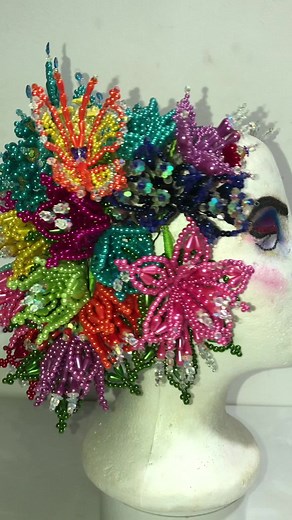 Cabeza de Tembleque Modelo Montuna para Niña - Destellos de Cristales