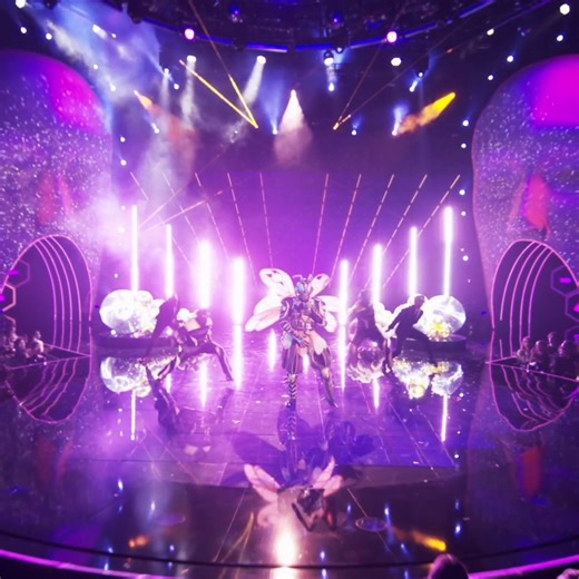 948K views · 13K reactions | Now that's how you swarm up a show — give it up for #WaspMask on #TheMaskedSinger!  | The Masked Singer | Facebook