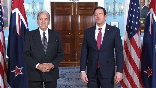 卢比奥国务卿：遗憾的是，整个世界都受到了影响，因为伊朗在霍尔木兹海峡袭击商船，违反了所有人们所知的法律。伊朗是一个不相信法律、规则或任何类似准则的政权。它是一个支持恐怖主义的国家。