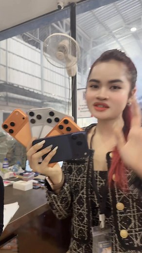 18K views · 786 reactions | 懶Xr up  lphone 17pro (.190.$) ហ្ស៊ីន Original ios App store | ស្តេចលក់ទូរស័ព្ទនិងកំព្យូទ័រនៅអាសុី | Facebook