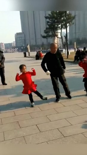 (SOUND UP) the OG plug walk right here baby 🔌 Audio: “Plug Walk” by Rich The Kid (@richthekid) Video: @shanghaiobserved | Eggs Tyrone