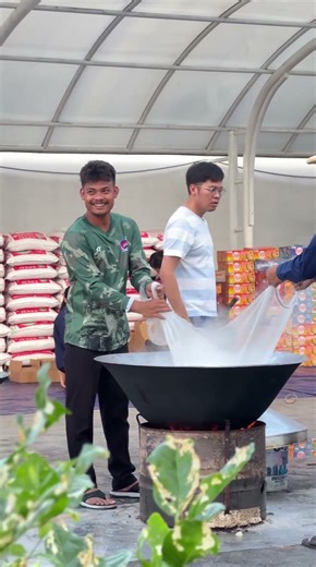 ក្នុងកាលៈទេសៈស្មារតីតែមួយការពារជាតិពីខ្មាំងសត្រូវ! ក្រុមយុវជនស្រាក់ដៃគ្នា