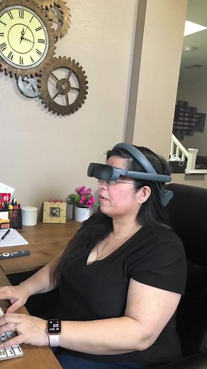 Meet Rosa! She’s a college student who is legally blind, but with the help of eSight she’s able to connect with her audience for class presentations