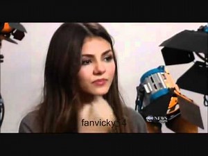 Victoria Justice crying