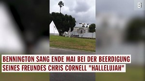 Mit dem Song "Hallelujah" verabschiedete Linkin Parks Leadsänger Chester Bennington seinen verstorbenen Freund Chris Cornell auf dessen Beerdigung im Mai. Gestern nahm sich Bennington das Leben - am Geburtstag Chris Cornells. | DER SPIEGEL