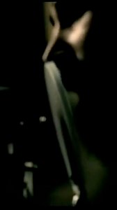Hace 23 años, un 11 de junio de 2002, System of a Down lanzó “Aerials” como tercer sencillo de Toxicity y lo catapultó al #1 en Alternative Songs y Mainstream Rock de Billboard . 🌌 Ese riff hipnótico irrumpe como una explosión, elevándote de la rutina a la estratosfera. La voz de Serj Tankian flota ominosa y atraviesa la mente, recordándote aquellas tardes de Napster, cassettes maltratados y mosh pits improvisados donde todo valía. 🎥 En el video, dirigido por Shavo Odadjian y David Slade, un n