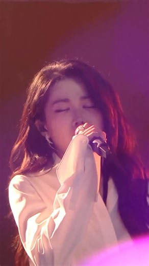 喻言成長記錄官 on Instagram: "《别让爱凋落》喻言舞台直拍 #天赐的声音 #别让爱凋落 @yours_yuyan #喻言 #Yanyu #yuyan #CPOP #mandopop"