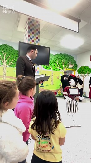 Pepper the robot teacher debuts in Hialeah