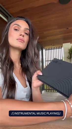 Follow along as @Isabelagrutman celebrates the launch of Citi Strata Elite℠, a new premium credit card for traveling and dining. | Citibank US