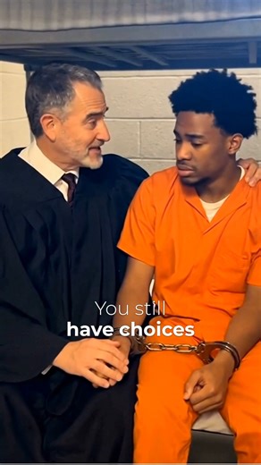 Moments after sentencing him to three years, the judge ran down to the holding cell… still wearing his robes. Judge Vance had just sentenced 19-year-old Tyrell — a kid who tried to stay brave, eyes fixed on the courtroom door, waiting for his mother to walk in. But her seat stayed empty. And when Tyrell learned why, something inside him shattered. A bailiff told the judge, “Your Honor… he’s not just crying. He’s broken.” And what Judge Vance did next silenced the entire cell block. To be continu