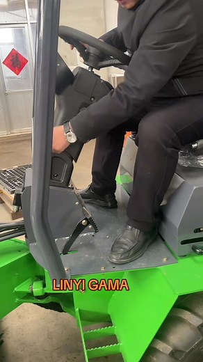 adjust the steering wheel position/ отрегулировать положение рулевого колеса / Ajuste la posición del volante | Anna Zhang